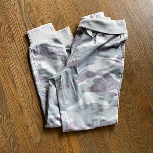 NWT Women’s Belinda Camo Joggers, size Medium